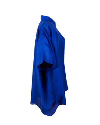 Camisa de seda con mangas cortas Andrea de Sedas Nai Nai, diseño elegante y suave en color neutro.