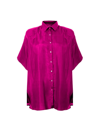 Camisa de seda con manga corta de la marca Sedas Nai Nai, diseño elegante y suave en color neutro.