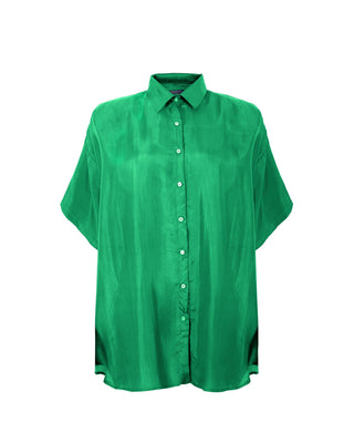 Camisa de seda de manga corta Andrea de Sedas Nai Nai, vista frontal con detalles suaves y elegantes en tejido sedoso.